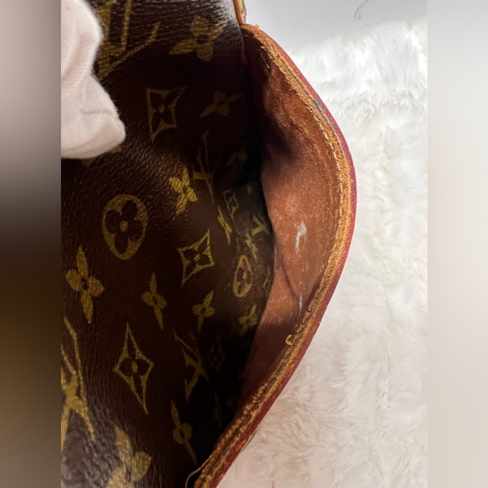 Authentic Vintage Louis Vuitton Monogram Crossbody Bag - Picture 6 of 12